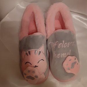 Size 11-12 Kids BNB Heaven Kitten Memory Foam Slippers NWT